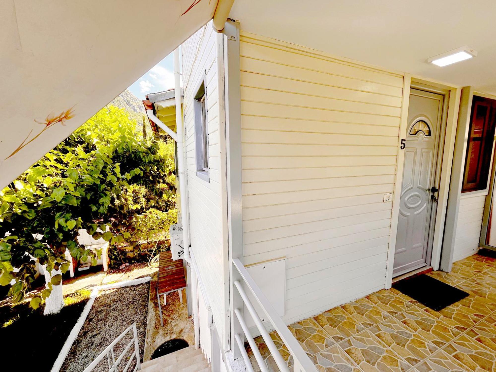 Garden Rooms Himare Exterior foto