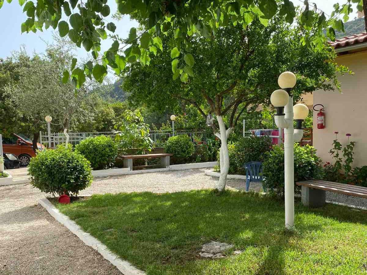 Garden Rooms Himare Exterior foto