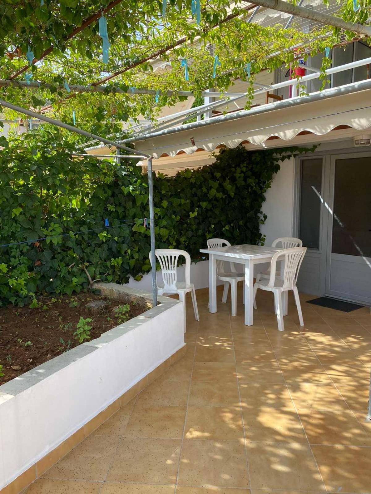 Garden Rooms Himare Exterior foto